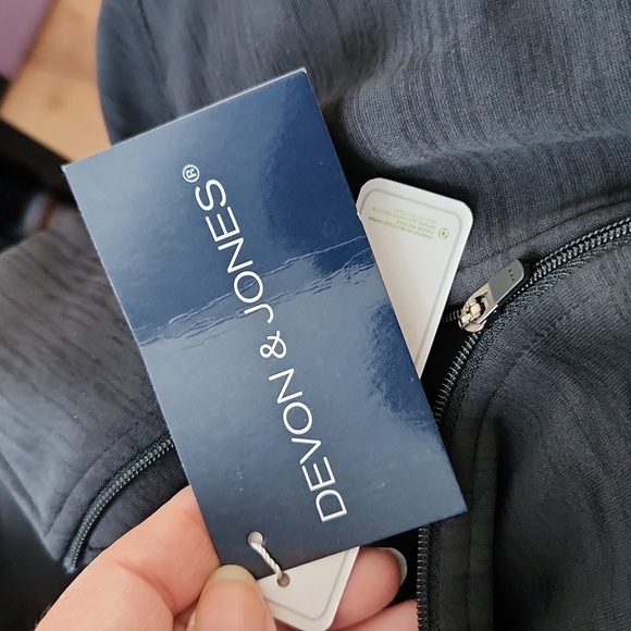 Devon & Jones Pullover - Picture 4 of 6